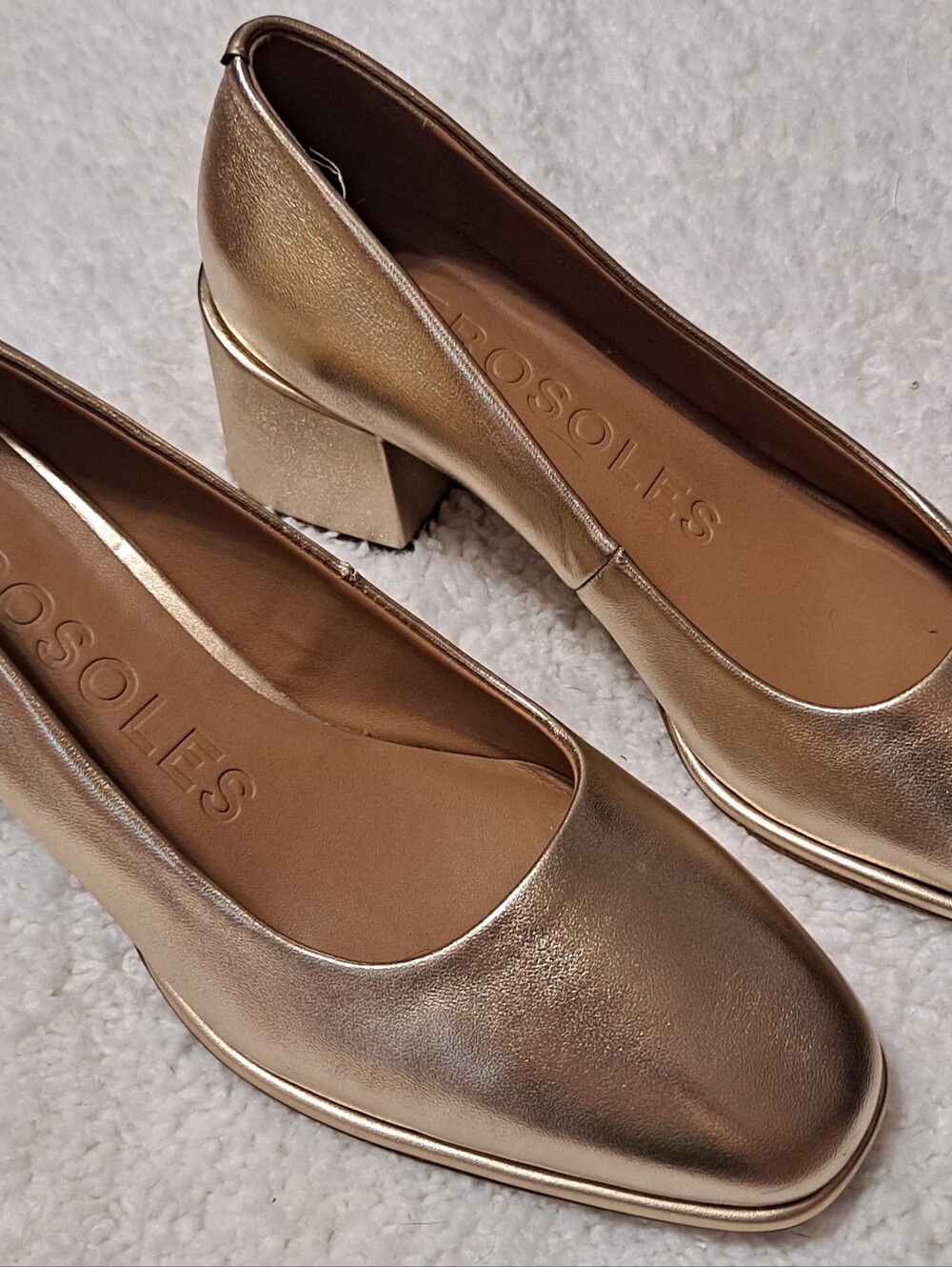 Aerosoles Alae Gold Leather Block Heel Pumps NWOT sz 9W